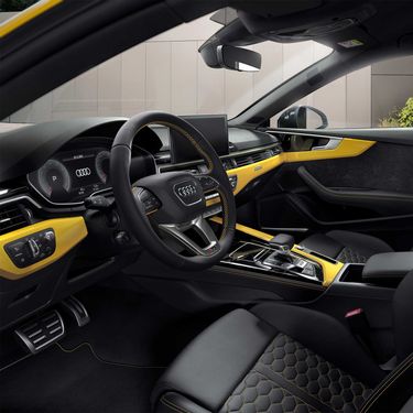 Интерьер RS5 Coupé с желтыми элементами