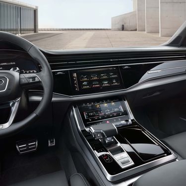 Салон Audi Q7, фокус на обивку сидений